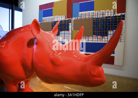 Rote Nashornskulptur, Centre Pompidou, Museum für moderne Kunst, Paris, Frankreich, Europa Stockfoto