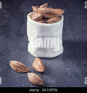 Canarium ovatum, allgemein bekannt als Pili ist eine Pflanzenart aus der Gattung der tropischen Baum Stockfoto
