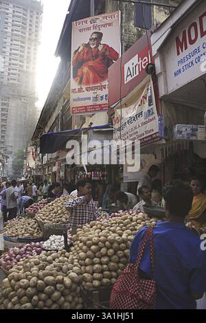 Poster von Bala saheb Thackarey im Marktviertel, Grant Road, Bombay jetzt Mumbai, Maharashtra, Indien, KEIN MR Stockfoto