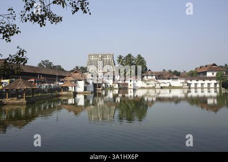 Padmanabhaswami Tempel und Tank oder See, Thiruvananthapuram oder Trivandrum, Kerala, Indien, Asien Stockfoto