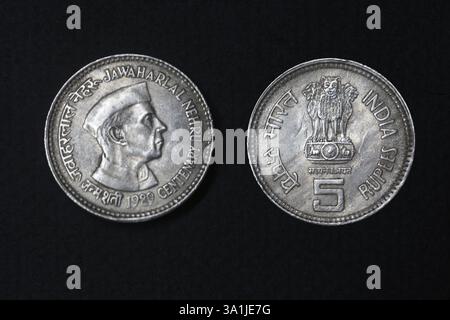 Münze, Indien Münze, Jawaharlal Nehru hundertjähriges Jubiläum 1989 mit fünf Rupien Münze Stockfoto
