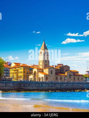 Wunderschöner Blick auf die Stadt Gijon in Asturien, Spanien Stockfoto