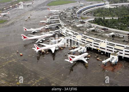 Eine Luftaufnahme von Air India Flugzeugen, die am Chhatrapati Shivaji Maharaj International Airport in sahar im Vorort Bombay Mumbai geparkt wurden Stockfoto