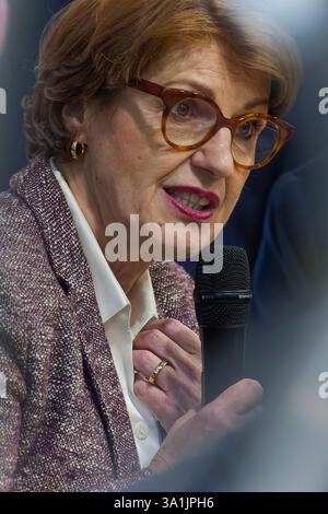 Paris, Frankreich. Februar 2025. Annie Genevard, Minister de l'Agriculture et de la Souveraineté, Alientaire, nimmt an der SIA, Landwirtschaftsmesse Teil. Stockfoto