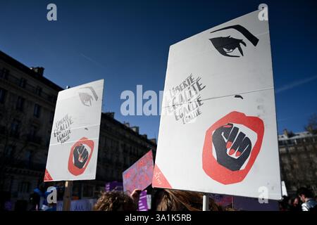 Paris, Frankreich. März 2025. Mobilisierung am 8. März 2025 zum Internationalen Frauentag in Paris. - 08/03/2025 - France/Ile-de-France (Region)/Paris - Julien Mattia/Le Pictorium Credit: LE PICTORIUM/Alamy Live News Stockfoto