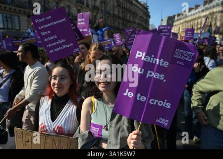 Paris, Frankreich. März 2025. Mobilisierung am 8. März 2025 zum Internationalen Frauentag in Paris. - 08/03/2025 - France/Ile-de-France (Region)/Paris - Julien Mattia/Le Pictorium Credit: LE PICTORIUM/Alamy Live News Stockfoto
