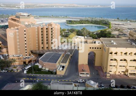 Luftaufnahme der Gegend in der Nähe von Meer, Abu, Dhabi, VAE Stockfoto
