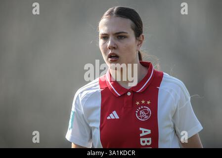Amsterdam, Niederlande. März 2025. AMSTERDAM, 09.03.2025, de Toekomst, Azerion Eredivisie vrouwen, Ajax - Heerenveen (Frauen), Saison 2024/2025, während des Spiels Ajax - Heerenveen (Frauen), Ajax-Spielerin Lotte Keukelaar Credit: Pro Shots/Alamy Live News Stockfoto