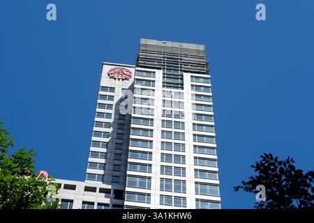 Makati City, Manila, Philippinen - 1. Februar 2025: AIA Tower in Makati City, Philippinen. Stockfoto