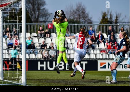 Amsterdam, Niederlande. März 2025. AMSTERDAM, NIEDERLANDE - 9. MÄRZ: Jasmijn Resink - sv Heerenveen während des niederländischen Azerion Frauen-Eredivisie-Spiels zwischen Ajax und Heerenveen im Sportpark de Toekomst am 9. März 2025 in Amsterdam. (Foto: Edwin J.H. de Vries/Orange Pictures) Credit: Orange Pics BV/Alamy Live News Stockfoto