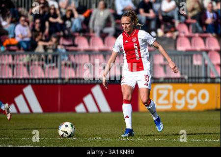 Amsterdam, Niederlande. März 2025. AMSTERDAM, NIEDERLANDE - 9. MÄRZ: Tiny Hoekstra - AFC Ajax während des niederländischen Azerion Frauen-Eredivisie-Spiels zwischen Ajax und Heerenveen im Sportpark de Toekomst am 9. März 2025 in Amsterdam, Niederlande. (Foto: Edwin J.H. de Vries/Orange Pictures) Credit: Orange Pics BV/Alamy Live News Stockfoto