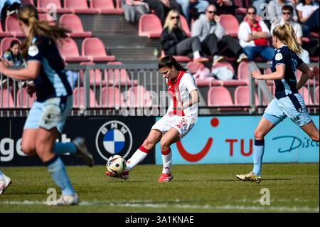 Amsterdam, Niederlande. März 2025. AMSTERDAM, NIEDERLANDE - 9. MÄRZ: Danique Noordman - AFC Ajax während des niederländischen Azerion Frauen-Eredivisie-Spiels zwischen Ajax und Heerenveen im Sportpark de Toekomst am 9. März 2025 in Amsterdam, Niederlande. (Foto: Edwin J.H. de Vries/Orange Pictures) Credit: Orange Pics BV/Alamy Live News Stockfoto