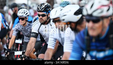 Kapstadt, Südafrika. März 2025. Radfahrer nehmen am 9. März 2025 an der Kapstadt-Radtour 2025 in Kapstadt, Südafrika, Teil. Quelle: Xabiso Mkhabela/Xinhua/Alamy Live News Stockfoto