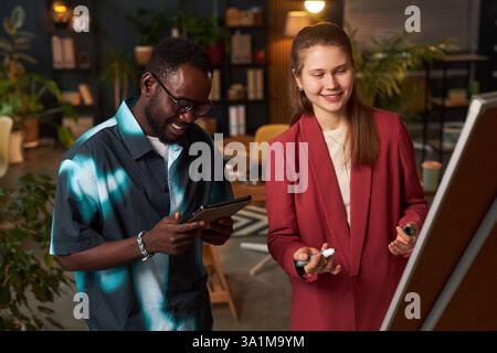 Kollegen Planen Startup-Projekt Im Team Stockfoto