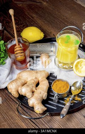 Ingwerlimonade mit Honig und Zitronen Stockfoto