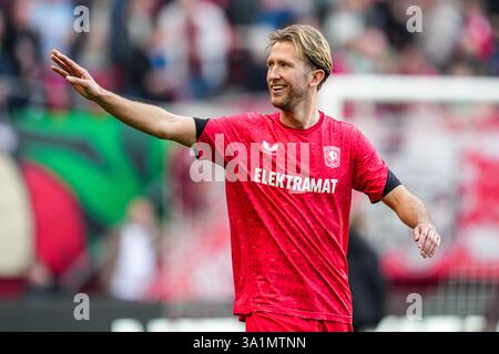 Enschede, Niederlande. März 2025. ENSCHEDE, NIEDERLANDE - 9. MÄRZ: Michel VLAP vom FC Twente winkt während des niederländischen Eredivisie-Spiels zwischen dem FC Twente und Almere City FC in Grolsch Veste am 9. März 2025 in Enschede. (Foto von Rene Nijhuis/Orange Pictures) Credit: Orange Pics BV/Alamy Live News Stockfoto
