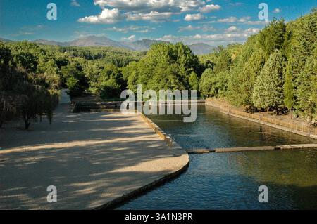 Panoramablick auf den Naturpool El Lago in Jaraiz de la Vega Caceres Extremadura Stockfoto