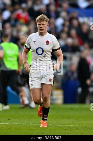 Twickenham, Vereinigtes Königreich. März 2025. Premierminister Rugby. Harlequins V Leicester Tigers. Allianz Stadium. Twickenham. Fin Smith (England) während des Rugbyspiels England gegen Italien Guinness 6 Nations im Allianz Stadium in London. Quelle: Sport In Pictures/Alamy Live News Stockfoto