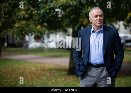 Garry Kimowitsch Kasparov, russischer Schachgroßmeister, politischer Aktivist und Schriftsteller, fotografierte beim Cheltenham Literature Festival, Großbritannien Stockfoto
