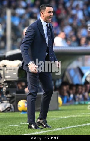 Neapel, Italien. März 2025. Raffaele Palladino Cheftrainer der ACF Fiorentina Gesten während des Spiels der Serie A zwischen SSC Napoli und ACF Fiorentina im Diego Armando Maradona Stadium in Neapel, Italien am 9. März 2025. Quelle: Nicola Ianuale/Alamy Live News Stockfoto
