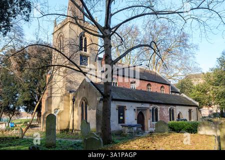 St Mary's Old Church in Stoke Newington, London, Großbritannien, heute eine gemeinnützige Kunststätte und die einzige erhaltene elisabethanische Kirche in London Stockfoto