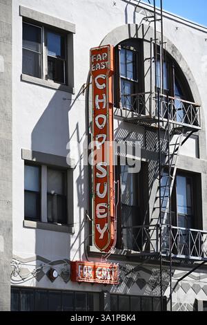 LOS ANGELES, KALIFORNIEN - 8. März 2025: Schild Far East Chop Suey in Little Tokyo im Zentrum von Los Angeles. Stockfoto