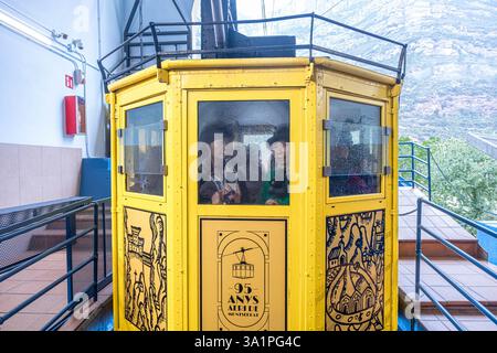 Skylift zur Abtei Santa Maria de Montserrat Stockfoto