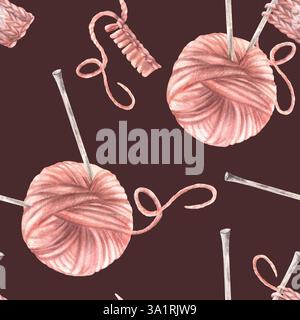 Nahtloses Strickmuster. Rosafarbene Garnknäuel. Strickstoff mit Stricknadeln, Garn. Handgezeichnete Illustration mit Aquarell. Handgefertigtes Hobby Stockfoto