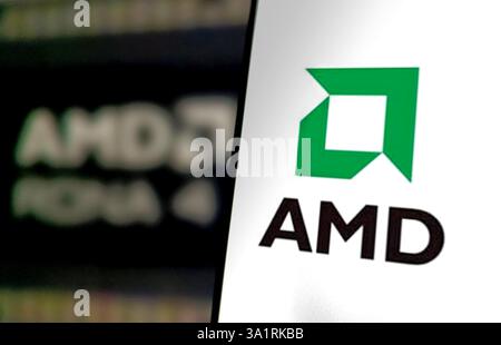 SUQIAN, CHINA - 10. MÄRZ 2025 - ein Foto zeigt ein AMD-LOGO in Suqian, Provinz Jiangsu, China am 10. März 2025. Stockfoto