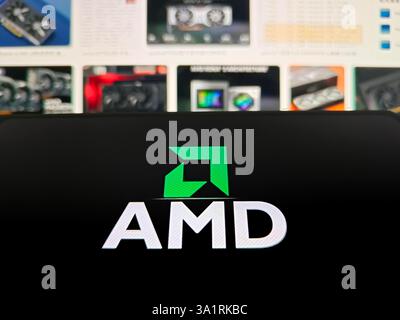 SUQIAN, CHINA - 10. MÄRZ 2025 - ein Foto zeigt ein AMD-LOGO in Suqian, Provinz Jiangsu, China am 10. März 2025. Stockfoto