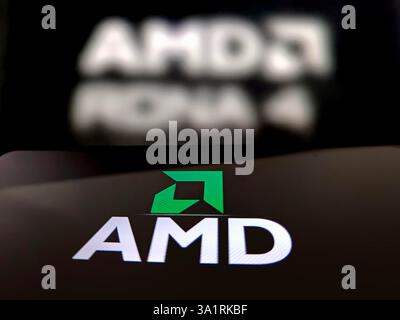 SUQIAN, CHINA - 10. MÄRZ 2025 - ein Foto zeigt ein AMD-LOGO in Suqian, Provinz Jiangsu, China am 10. März 2025. Stockfoto