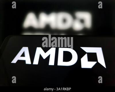 SUQIAN, CHINA - 10. MÄRZ 2025 - ein Foto zeigt ein AMD-LOGO in Suqian, Provinz Jiangsu, China am 10. März 2025. Stockfoto