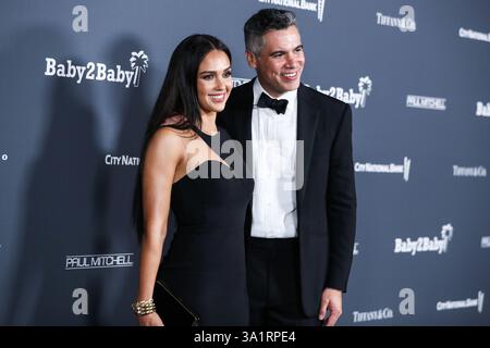 (AKTE) Jessica Alba meldet am 7. Februar 2025 offiziell die Scheidung vom Ehemann Cash Warren nach 16 Jahren Ehe. WEST HOLLYWOOD, LOS ANGELES, KALIFORNIEN, USA - 13. NOVEMBER: Die US-amerikanische Schauspielerin, Unternehmerin, Aktivistin und Bestsellerautorin Jessica Alba und der US-amerikanische Filmproduzent Cash Warren kommen am 13. November 2021 zur Baby2Baby 10-Year Gala 2021 im Pacific Design Center in West Hollywood, Los Angeles, Kalifornien, USA. (Foto: Xavier Collin/Image Press Agency) Stockfoto