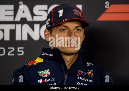 BAHRAIN INTERNATIONAL CIRCUIT, BAHRAIN - 27. FEBRUAR: Max Verstappen, Red Bull Racing RB21 aus den Niederlanden während der Bahrain-Tests auf dem Bahrain International Circuit am Donnerstag, 27. Februar 2025 in Sakhir, Bahrain (Foto: Michael Potts/BSR Agency) Stockfoto