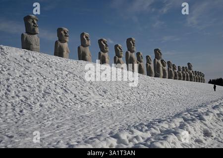 Moai Statuen, Makomanai Takino Friedhof, Hügel des Buddha, Sapporo, Hokkaido, Japan. Stockfoto