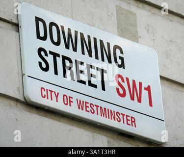Nahaufnahme Downing Street SW1 Schild an einer Wand angebracht. Stockfoto