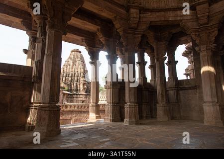 Jodhpur, Rajasthan, Indien - 17. August 2022: Mandore Chhatri Cenotaphs mit komplizierten Schnitzereien, historische Stätte, königliches Denkmal, architektonisches Erbe Stockfoto