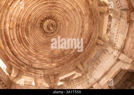 Jodhpur, Rajasthan, Indien - 17. August 2022: Mandore Chhatri Cenotaphs mit komplizierten Schnitzereien, historische Stätte, königliches Denkmal, architektonisches Erbe Stockfoto