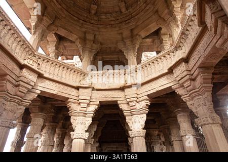 Jodhpur, Rajasthan, Indien - 17. August 2022: Mandore Chhatri Cenotaphs mit komplizierten Schnitzereien, historische Stätte, königliches Denkmal, architektonisches Erbe Stockfoto