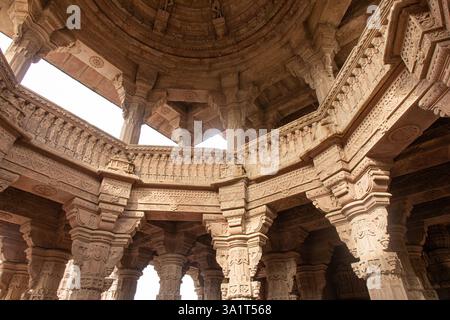 Jodhpur, Rajasthan, Indien - 17. August 2022: Mandore Chhatri Cenotaphs mit komplizierten Schnitzereien, historische Stätte, königliches Denkmal, architektonisches Erbe Stockfoto