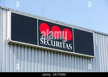 Securitas-Logo auf dem Gebäude. Securitas ist eine Gruppe von Sicherheitsdiensten, Überwachungs-, Beratungs- und Ermittlungsdiensten mit Sitz in Stockholm, Schweden. Stockfoto