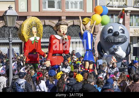 Die Frankfurter Karnevalsparade wird am 2. März 2025 auf dem Roemerberg in Frankfurt am Main umziehen. Ein Motivfloat zeigt die Zeichen des untergeordneten Elements an Stockfoto