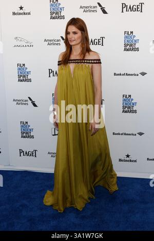 Schauspielerin Stana Katic kommt am 27. Februar 2016 zu den 31. Jährlichen Film Independent Spirit Awards in einem Zelt am Santa Monica Beach in Santa Monica, Los Angeles, USA Stockfoto