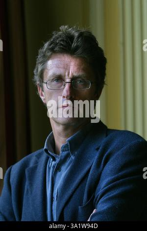 Regisseur Pawel Pawlikowski wurde nach dem Gewinn des renommierten Michael Powell Award für den besten neuen britischen Spielfilm mit seinem Film „My Summer of Love“ auf dem Edinburgh International Film Festival 2004, das heute endet, aufgenommen. Stockfoto