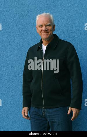 Der britische Filmstar Malcolm McDowell, der im Sheraton Hotel in Edinburgh bei einem Fotobesuch vor einem besonderen Ereignis beim Edinburgh International Film Festival gezeigt wurde und die Karriere von Regisseur Lindsay Anderson übertrug. Das Filmfestival findet bis zum 29. August statt. Stockfoto