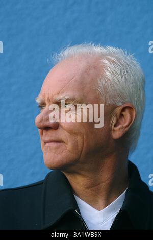 Der britische Filmstar Malcolm McDowell, der im Sheraton Hotel in Edinburgh bei einem Fotobesuch vor einem besonderen Ereignis beim Edinburgh International Film Festival gezeigt wurde und die Karriere von Regisseur Lindsay Anderson übertrug. Das Filmfestival findet bis zum 29. August statt. Stockfoto
