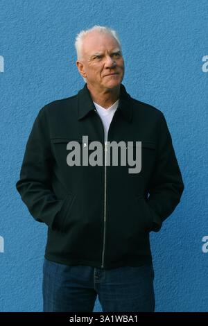 Der britische Filmstar Malcolm McDowell, der im Sheraton Hotel in Edinburgh bei einem Fotobesuch vor einem besonderen Ereignis beim Edinburgh International Film Festival gezeigt wurde und die Karriere von Regisseur Lindsay Anderson übertrug. Das Filmfestival findet bis zum 29. August statt. Stockfoto