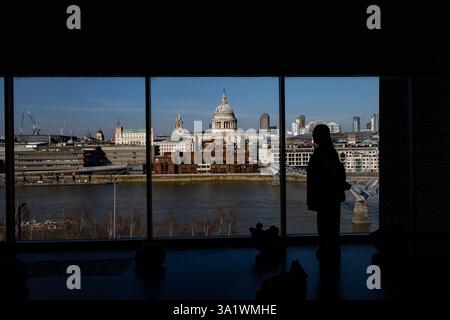 City of London Panorama März 2025 L-R Gebäude vom März 2025: Unilever House, Blackfriars Bridge, Central Criminal Court-The Old Bailey, Farraday Stockfoto
