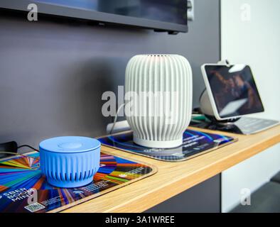 Sotschi, Russland – 25. März 2024: Smart Speakers of Sbers Device Ecosystem Stockfoto