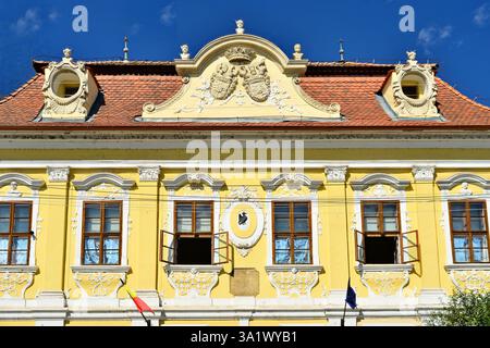 Fassade des Toldalagi-Palastes im barocken Stil, in dem sich das Ethnographische Museum von Targu Mures Transsilvanien befindet Stockfoto